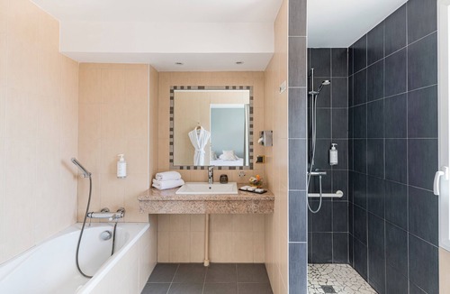 Brullioles Hotel | Le Place Neuve