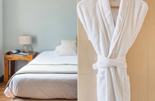 Brullioles Hotel | Le Place Neuve