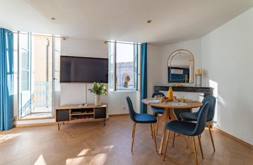 Nimes City Centre Apartment | Le plus beau balcon des Arènes