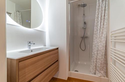 Nimes City Centre Apartment | Le plus beau balcon des Arènes