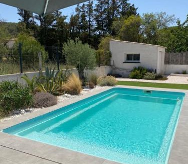 Ornaisons Villa | Le point BE - Magnifique villa avec piscine chauffée - de mai à septembre - pour 6 personnes