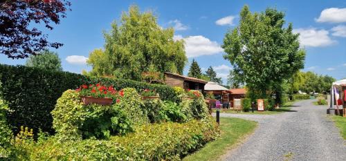 Chipilly Other | Le Pont Rouge & Les Vignes