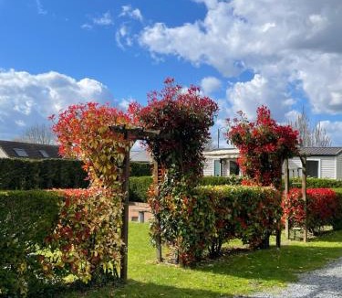 Chipilly Other | Le Pont Rouge & Les Vignes