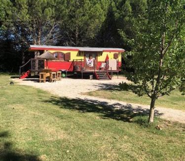 Saint-Gilles House | Le Pont Rouge Roulotte