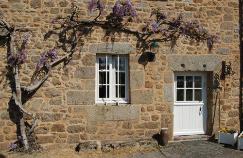 Saint-Etienne-en-Cogles Bed & Breakfast | Le Pont St Michel