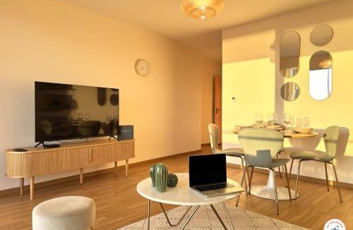 Saint-Martin-du-Littoral Apartment | Le Pop Art' - Terrasse Great Sea View and Parking