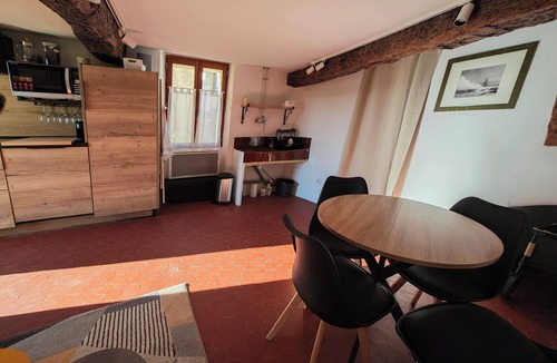 Villecroze House | Le Portail D'airain