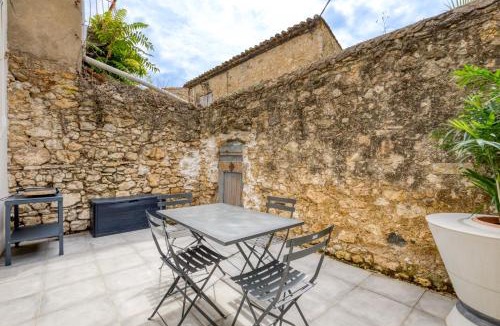 Saint-Genies-de-Fontedit Apartment | Le Poulailler D'Alice