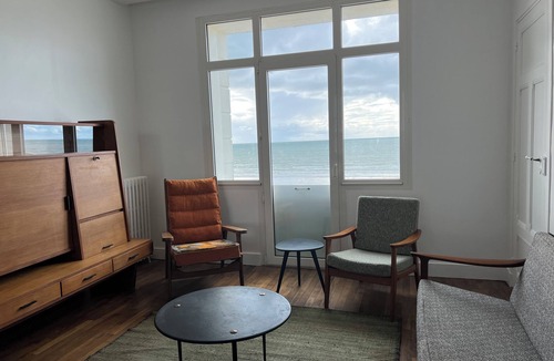 Agon-Coutainville Villa | Le Pré Bleu seafront near shops