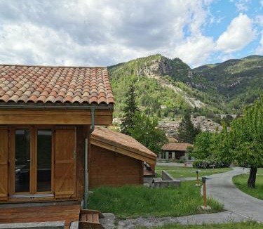Annot House | Le Pré Martin, gîte de chalets