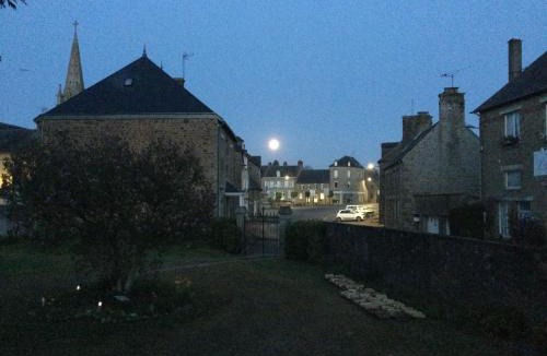 Passais-Villages Bed & Breakfast | Le Presbytère Chambre D'Hôtes
