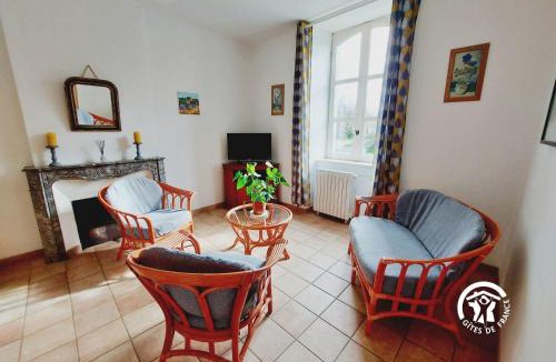 Saint-Pierre-sur-Erve House | Le Presbytère