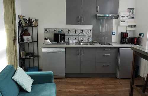 Les Ageux Apartment | Le presbytère, 2-star gite, in the countryside, near Parc Astérix