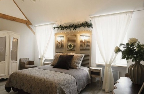 Sevigny-Waleppe House | Le Presbytère de Sévigny