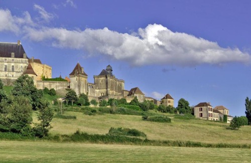 Biron Bed & Breakfast | Le Prieuré du Château de Biron