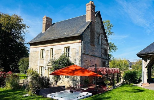 Mentheville Cottage | Le Prieuré manor house