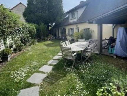Limetz-Villez House | le prieuré reposant