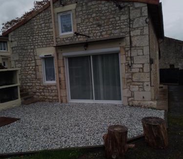 Fleac-sur-Seugne Apartment | Le pti' robin