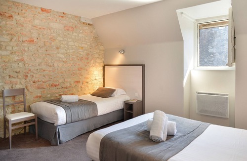 Richelieu Hotel | Le Puits Doré – Hôtel Restaurant Logis
