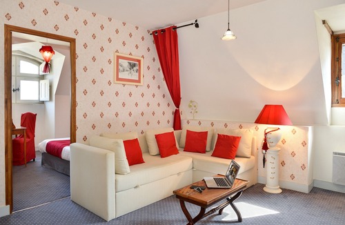 Richelieu Hotel | Le Puits Doré – Hôtel Restaurant Logis
