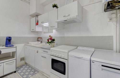 Tarbes Apartment | Le PYRENEA (Ministerial classification) Quiet near the center. Proximity to Adour.