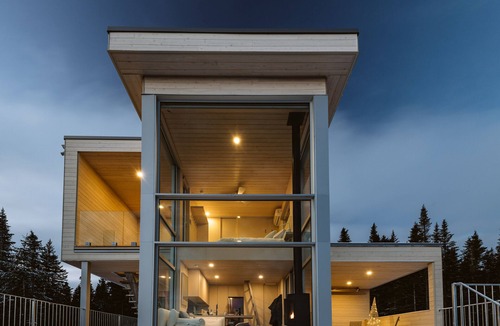 Lac Beauport Ski Chalet | Le QUARTZ - Panoramic Views with Spa near Quebec City