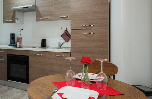 Montdidier Apartment | Le Qube Romantique by Prestige Home Living/sauna & whirlpool 2-seater