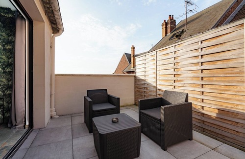 Montdidier Apartment | Le Qube Tropical by Prestige Home Living/2-seater whirlpool and terrace