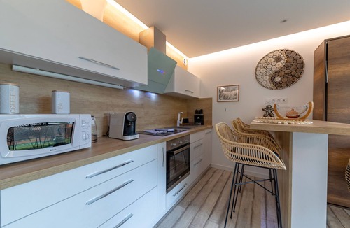 Voiron Apartment | LE Quintessence: Balnéo & Luminothérapie + Parking