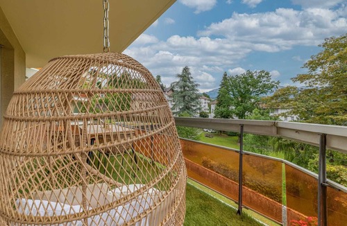 Voiron Apartment | LE Quintessence: Balnéo & Luminothérapie + Parking