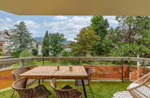 Voiron Apartment | LE QUINTESSENCE: Balnéo & Luminothérapie + parking