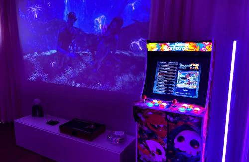 Boulogne-Centre Apartment | Le Rêve d'Hypnos - Cinema - Arcade - Baignoire