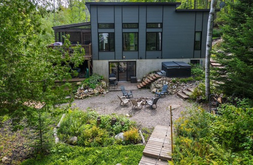 Sainte-Emelie-de-L'Energie Ski Chalet | Le Requin Skieur - Waterfront, Veranda and Spa
