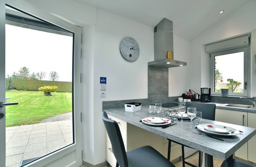 Saint-Meloir-des-Ondes Apartment | Le Radegonde