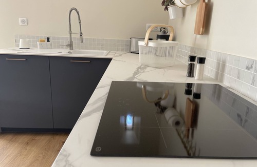 Wacquinghen House | Le raffiné-House-Modern-Ensuite with Bath-Terrace