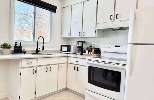 Ste. Foy Apartment | Le Ranch – with EV Charger (Level 2)