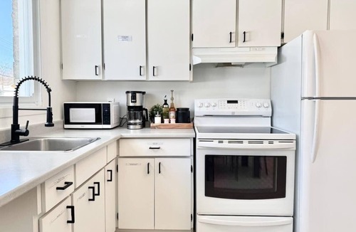 Ste. Foy Apartment | Le Ranch – with EV Charger (Level 2)