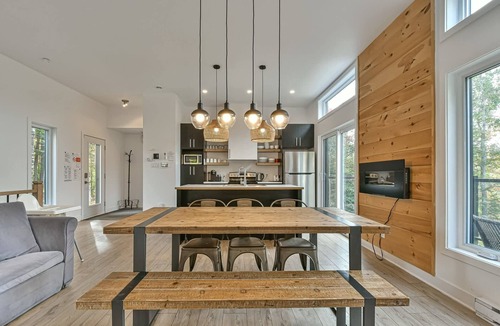 Chertsey Ski Chalet | Le Raton | spa | waterfront