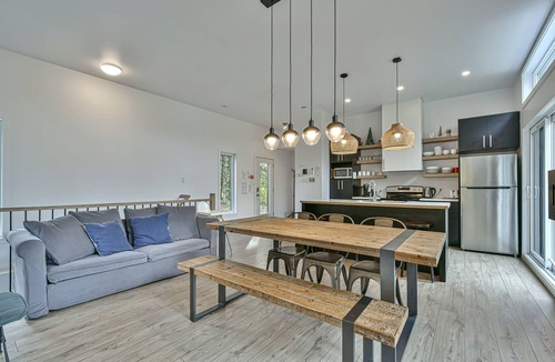 Chertsey Ski Chalet | Le Raton | spa | waterfront