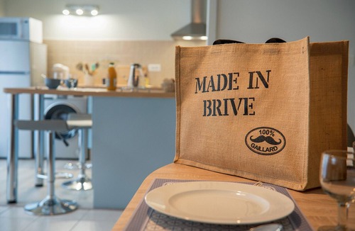 Brive-la-Gaillarde Apartment | Le Reflet Citadin - 1 Bedroom