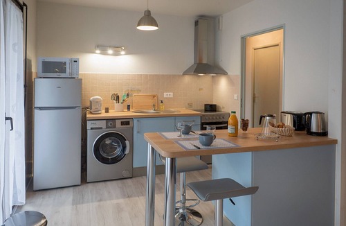 Brive-la-Gaillarde Apartment | Le Reflet Citadin - 1 Bedroom