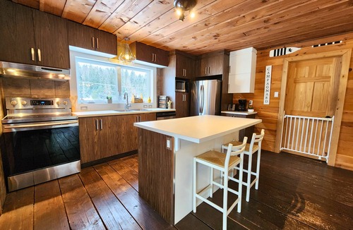 Montpellier Ski Chalet | Le Refuge Étoilé - 1 min from federated snowmobile trails