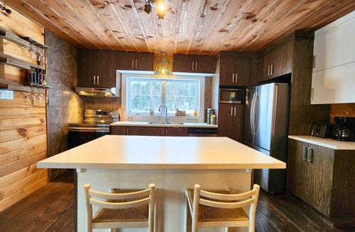 Montpellier Ski Chalet | Le Refuge Étoilé - 1 min from federated snowmobile trails
