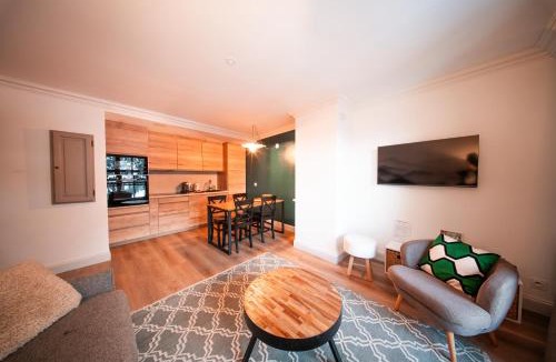 Arc-1950 Apartment | Le Refuge d'Elyze