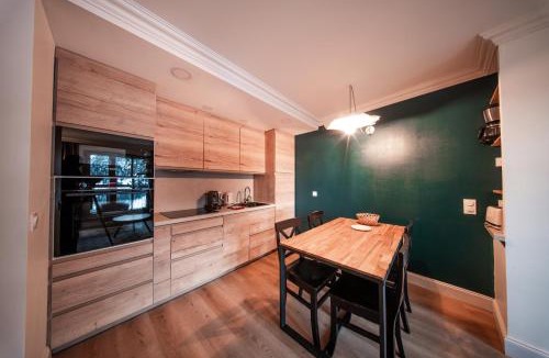 Arc-1950 Apartment | Le Refuge d'Elyze