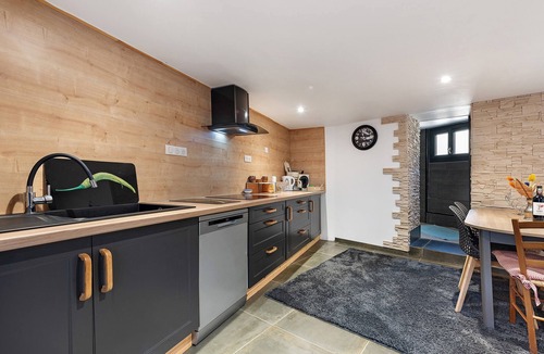 Campan House | Le Refuge de Campan – Village Center: Mountain View, Private Terrace, Parking, Wi-Fi
