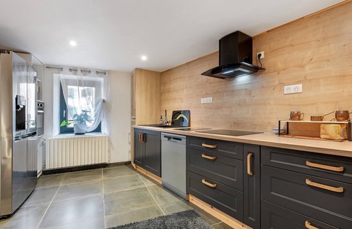 Campan House | Le Refuge de Campan – Village Center: Mountain View, Private Terrace, Parking, Wi-Fi