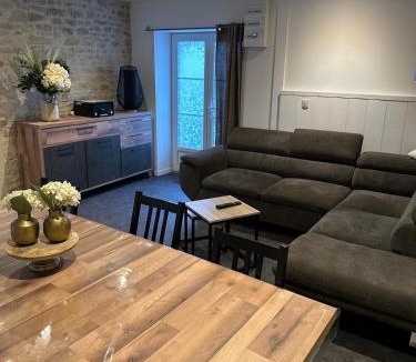 Juaye-Mondaye House | Le refuge de l hortensia gite