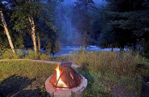 La Macaza Ski Chalet | Le Refuge des Eaux Vives — jacuzzi, rivière et rapides
