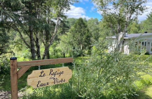La Macaza Ski Chalet | Le Refuge des Eaux Vives — jacuzzi, rivière et rapides